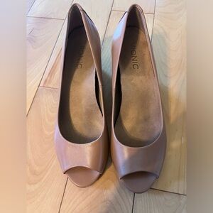 Size 8 Vionic sandals